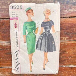 Simplicity Vintage 60s Sewing Pattern 3592 Slim Full Dress Bateau Neck Size 12